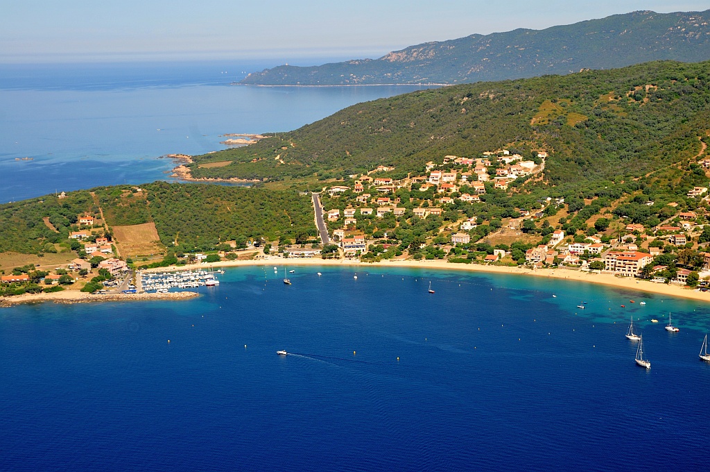 Port et village Porto Pollo